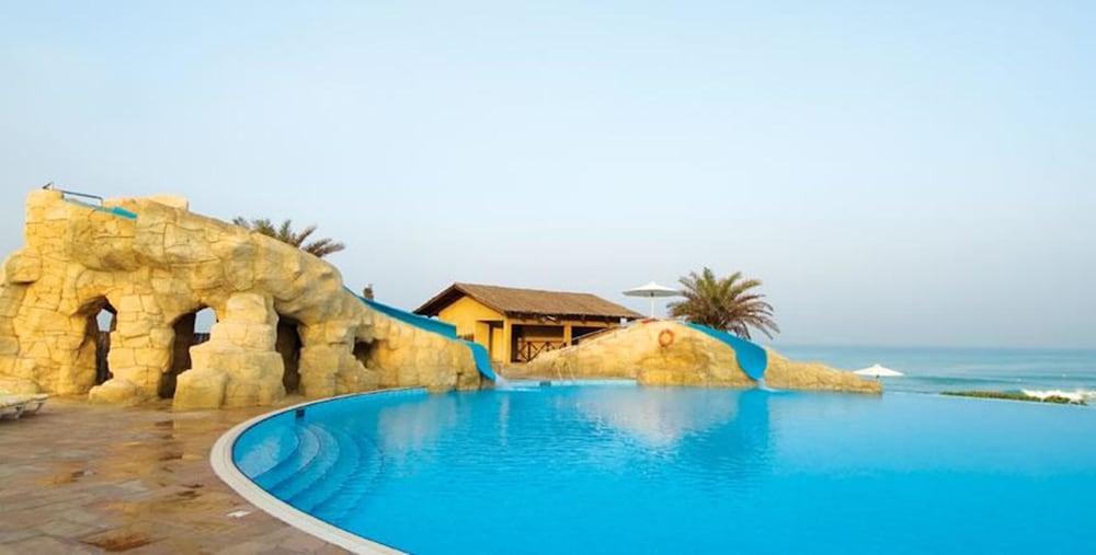 Coral Beach Resort Sharjah 4*