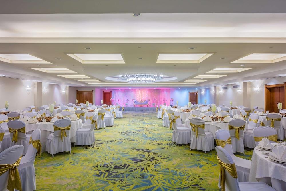 Resort Coral Beach Resort Sharjah 4*